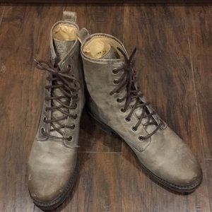 Distressed Frye boots size 7.5B